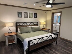 4 soverom, strykejern/-brett, reiseseng for barn og wi-fi (inkludert)