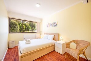 2 chambres, bureau, fer et planche à repasser, accès Internet