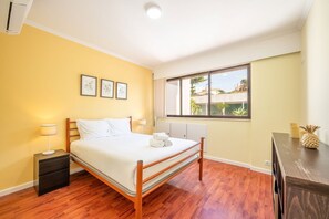 2 chambres, bureau, fer et planche à repasser, accès Internet