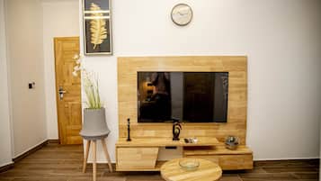 Luxury-Doppelzimmer, mit Bad (Vue sur la ville) | 1 Schlafzimmer, Minibar, individuell dekoriert, kostenloses WLAN