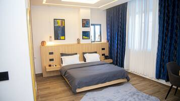 Junior Suite, Ensuite (Espace pour fumer) | Minibar, individually decorated, free WiFi, bed sheets
