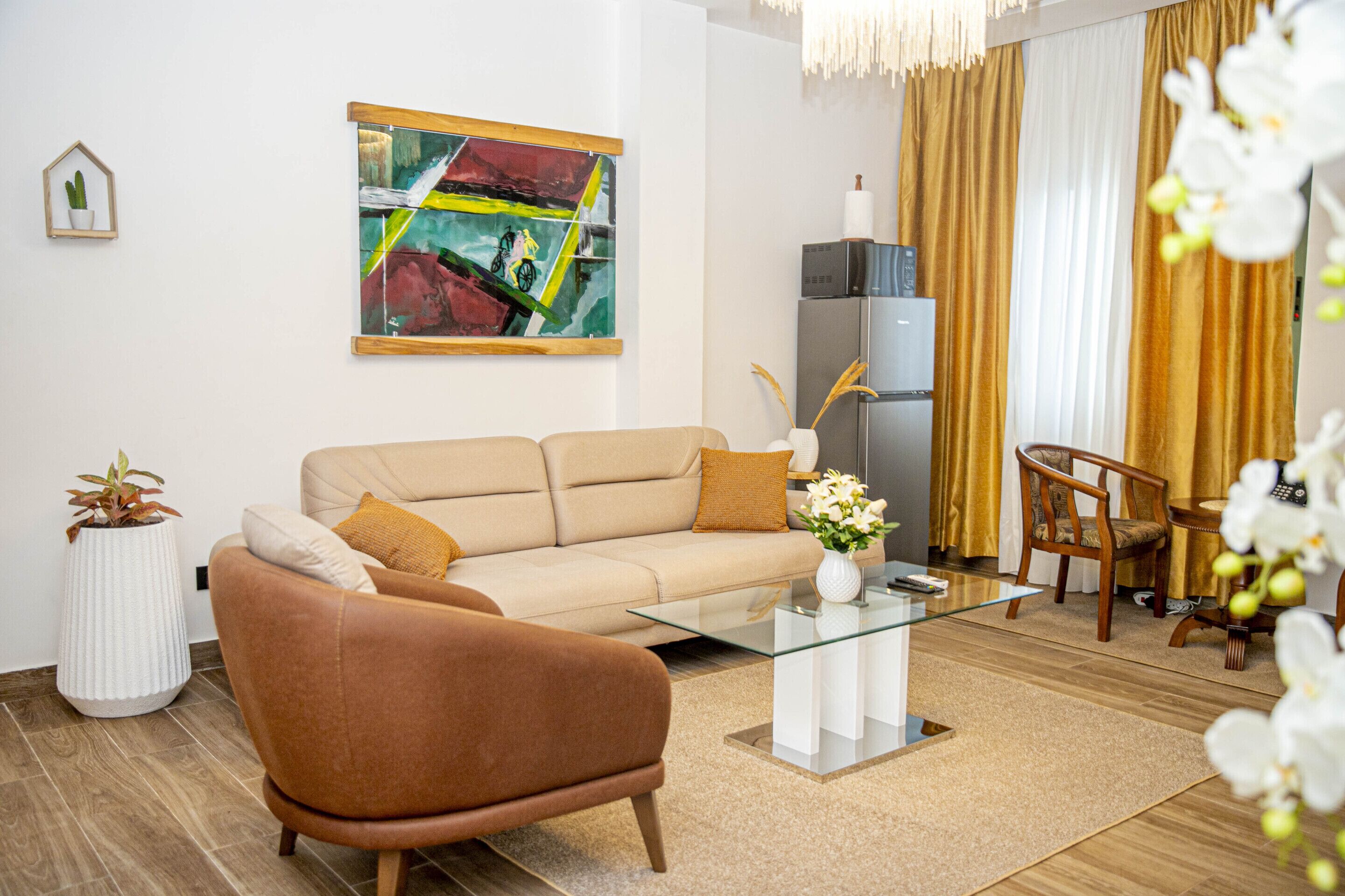 Junior Suite, Ensuite (Espace pour fumer) | Minibar, individually decorated, free WiFi, bed sheets