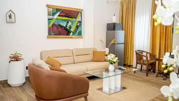 Suite, Ensuite (Espace pour fumer) | 1 bedroom, minibar, individually decorated, free WiFi