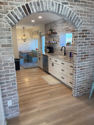 Cozy Cottage in Monroe. Newly remodeled with fun amenities including hot tub!