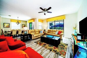 Living area - Solterra close toclubhouse,pool,grill,spacious5440 (Davenport)
