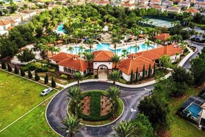 A large resort with a central swimming pool, surrounded by lush greenery and multiple villas. - Solterra Discount7bdrm/slps18,pool/ spa,themes 565 (Davenport)