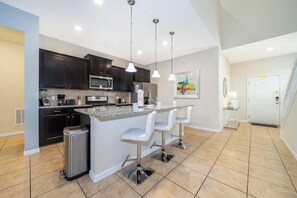 Private kitchen - Solterra Discount7bdrm/slps18,pool/ spa,themes 565 (Davenport)