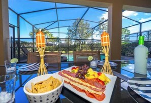 Dining - Solterra Discount7bdrm/slps18,pool/ spa,themes 565 (Davenport)