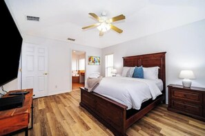 4 bedrooms - South facing pool & spa,lovely,utd,villa, pets 242 (Davenport)