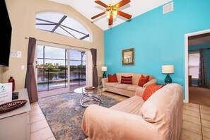 Living area - Sunset over lake, 4/3,pool, spa,grill, pets ok223 (Davenport)