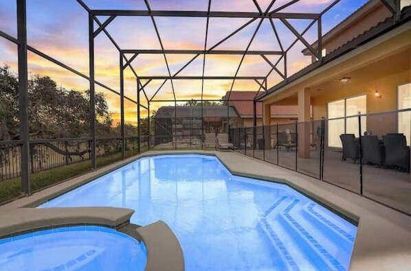 Pool - Sunset on the Lake, 6/5.5/spa/pool BBQ/theme rooms (Davenport)