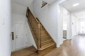 Interior - Contemporary Design - Cozy - Workspace (Caledon)