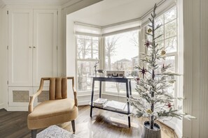 Interior - Minutes to DC! Stylish Home with King Bed, Secure Parking & Fire pit! (Arlington)