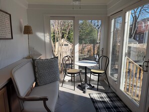 Interior - Minutes to DC! Stylish Home with King Bed, Secure Parking & Fire pit! (Arlington)