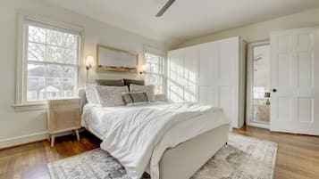 3 chambres, coffres-forts dans les chambres, bureau