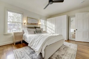 3 bedrooms, in-room safe, desk, iron/ironing board - Minutes to DC! Stylish Home with King Bed, Secure Parking & Fire pit! (Arlington)