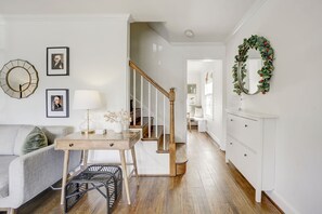 Interior - Minutes to DC! Stylish Home with King Bed, Secure Parking & Fire pit! (Arlington)