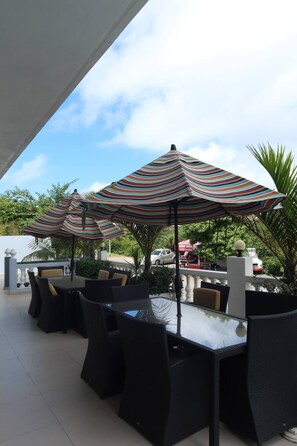 Outdoor dining - Affordable St. Maarten Escape (Upper Prince's Quarter)