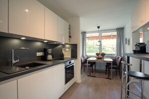 Kühlschrank, Ofen, Herdplatte, Geschirrspüler