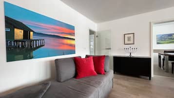 Smart TV, DVD player, stereo