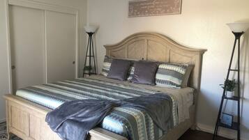 3 habitaciones, tabla de planchar con plancha, wifi y ropa de cama