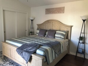 3 chambres, fer et planche à repasser, Wi-Fi, draps fournis