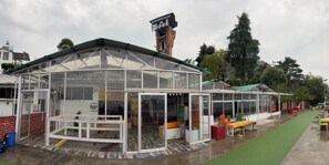 Rooftop terrace - The Himalaya Retreat Resort (Mussoorie)