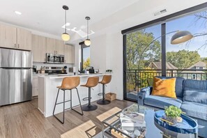 Fridge, microwave, oven, stovetop - Modern Apt with Rooftop & City Views (Minneapolis)