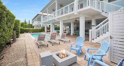 4 bed waterfront home w/ Pool,Outdoor Kitch & Dock