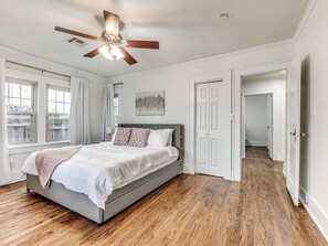 3 bedrooms, in-room safe, iron/ironing board, free WiFi