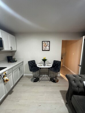 Interior - Fernandez Luxury Suite (Las Vegas)