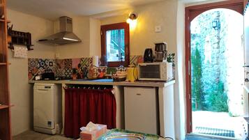 Réfrigérateur, four, plaque de cuisson, lave-vaisselle