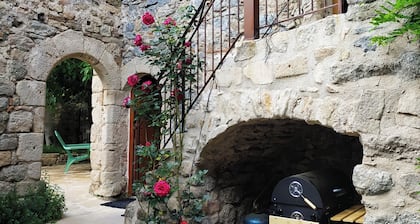 Gßte des Chùtaigniers Mas en Cévennes. Idéal couple ou famille nature et rando.