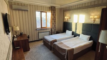 Standard Twin Room | 1 bedroom, minibar, in-room safe, desk