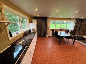 Private kitchen - Företagsbostad, hus med 3 sovrum, stor bastu, kök (Dannäs)