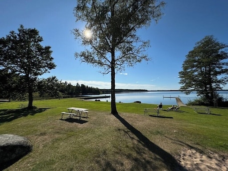 Property grounds. Företagsbostad, hus med 3 sovrum, stor bastu, kök