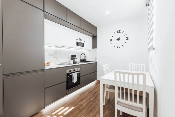 Fridge, microwave, oven, stovetop