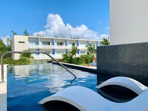 Pool - Exclusive Two-Bedroom Apartment (Grand Cayman)