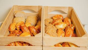 Sudah termasuk sarapan prasmanan setiap hari