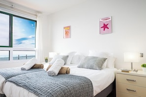 2 chambres, fer et planche à repasser, Wi-Fi, draps fournis