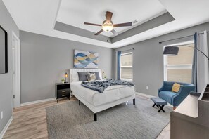 3 Schlafzimmer, Schreibtisch, Bügeleisen/Bügelbrett, Reisekinderbett