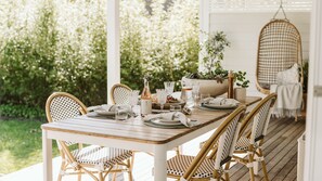 Outdoor dining - Luna by Experience Jervis Bay (Huskisson)