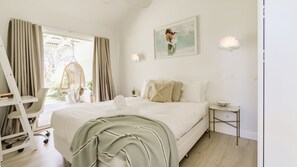 2 bedrooms, iron/ironing board, travel cot, free WiFi