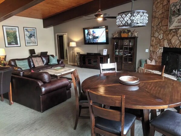 Dining - Falcon Point 2 bedroom 2 bath condo
(Avon)