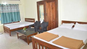 3 chambres, fer et planche à repasser