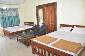 3 chambres, fer et planche à repasser