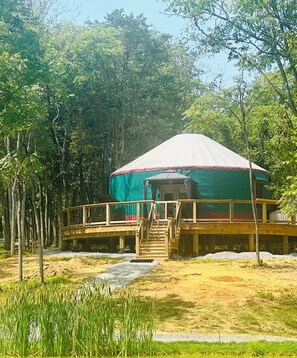 Exterior - Granny Squirrel Yut in Shenandoah VA with WiFi, EV Charger, Hot Tub & Fireplace (Shenandoah)