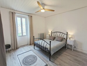 2 makuuhuonetta, silitysrauta/-lauta, Wi-Fi, vuodevaatteet