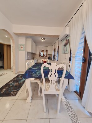 Flat-screen TV - Anna Maria Family House 2 (Kalabaka)