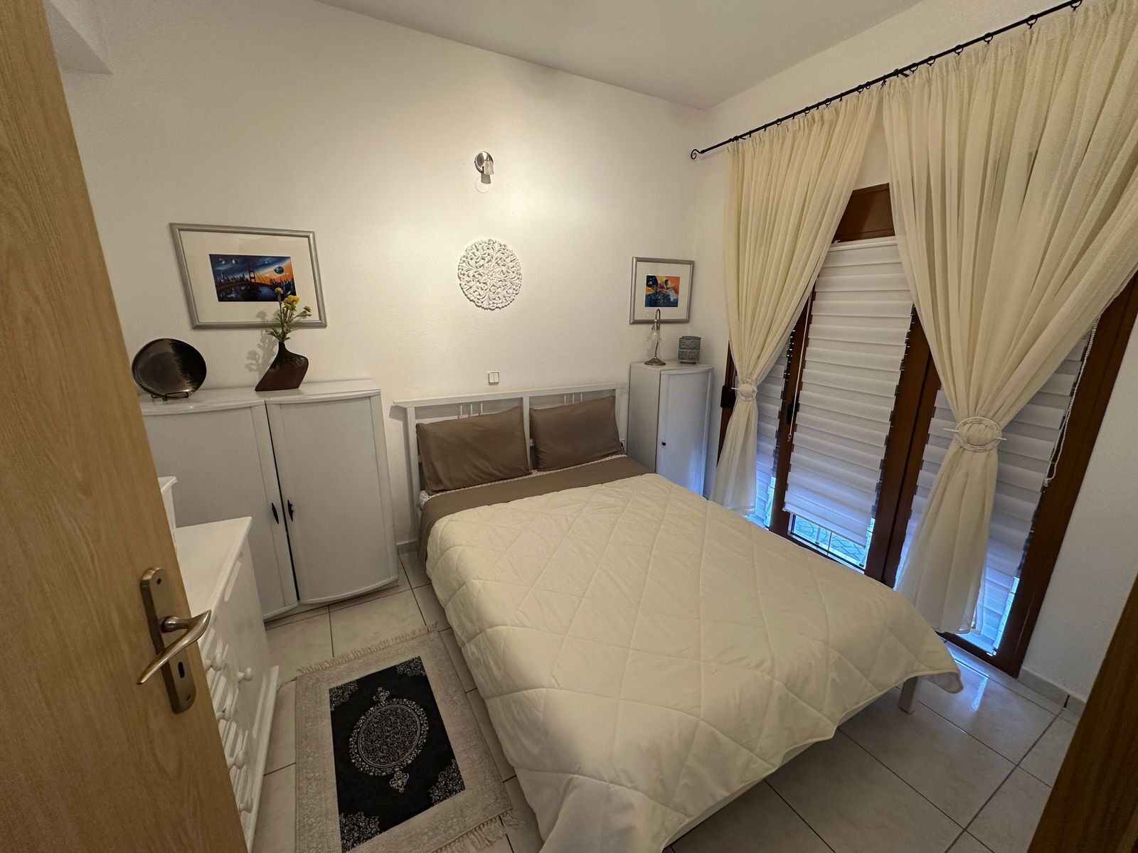 2 bedrooms, blackout drapes, soundproofing, free WiFi